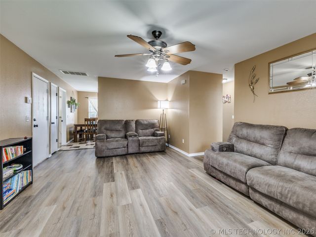 308 N Bristow Avenue, Coweta, OK 74429