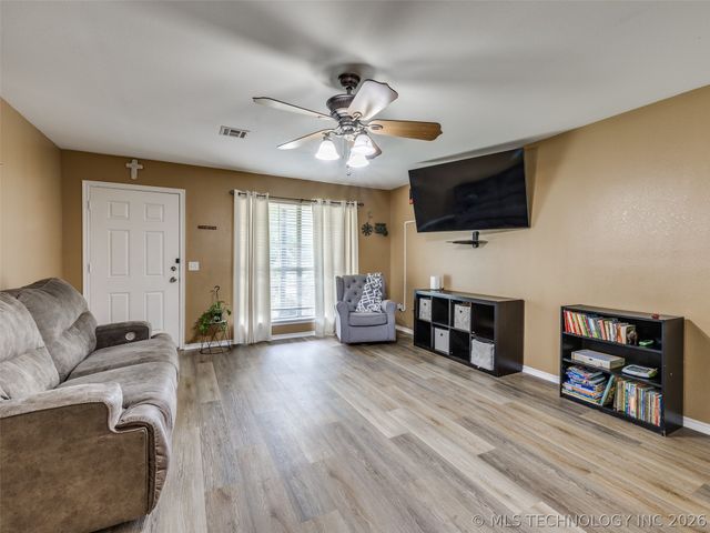 308 N Bristow Avenue, Coweta, OK 74429