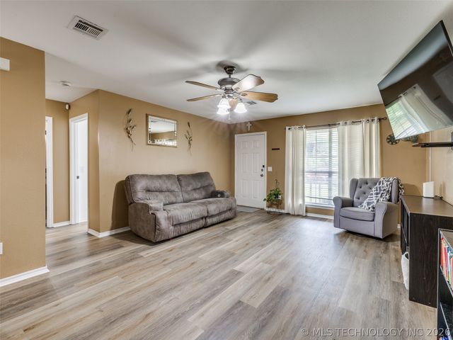 308 N Bristow Avenue, Coweta, OK 74429