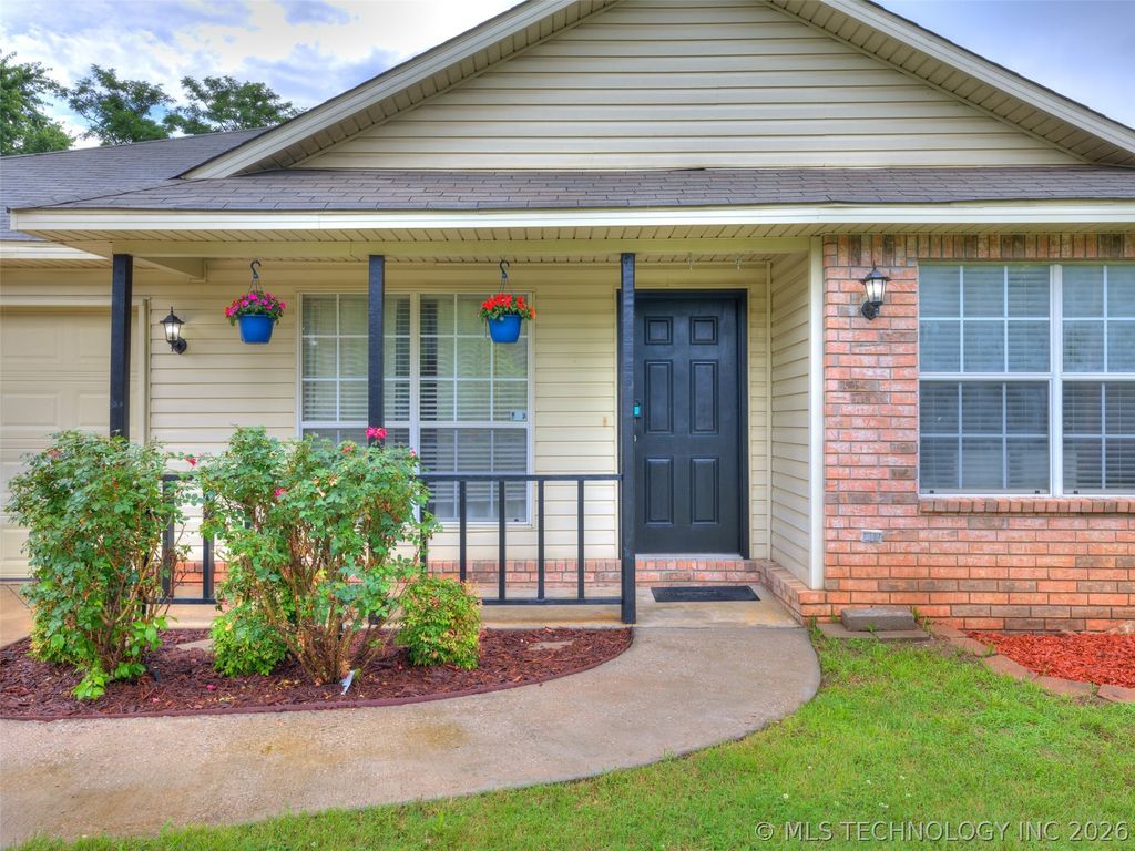 308 N Bristow Avenue, Coweta, OK 74429