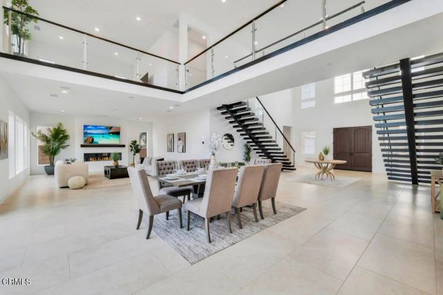 11944 N Red Hawk Lane, Porter Ranch, CA 91326