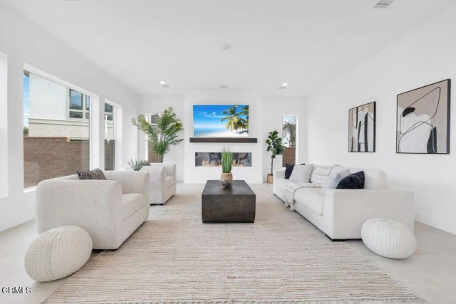 11944 N Red Hawk Lane, Porter Ranch, CA 91326