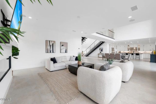 11944 N Red Hawk Lane, Porter Ranch, CA 91326