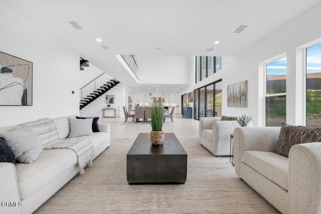 11944 N Red Hawk Lane, Porter Ranch, CA 91326