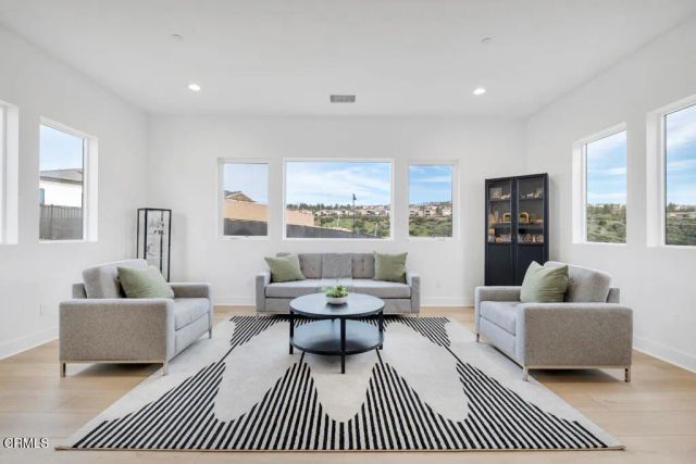 11944 N Red Hawk Lane, Porter Ranch, CA 91326