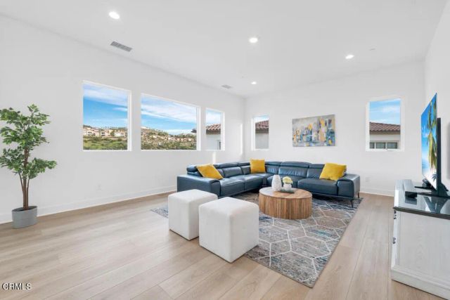 11944 N Red Hawk Lane, Porter Ranch, CA 91326