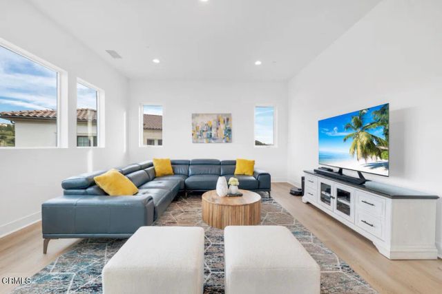 11944 N Red Hawk Lane, Porter Ranch, CA 91326