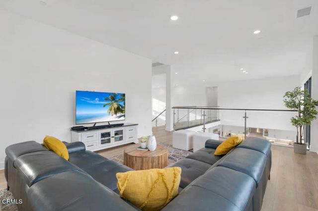 11944 N Red Hawk Lane, Porter Ranch, CA 91326