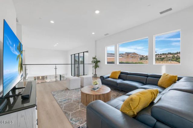 11944 N Red Hawk Lane, Porter Ranch, CA 91326