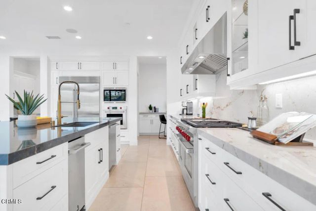 11944 N Red Hawk Lane, Porter Ranch, CA 91326