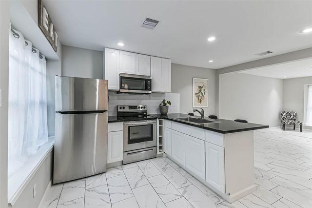 6853 Chasewood Drive, Houston, TX 77489