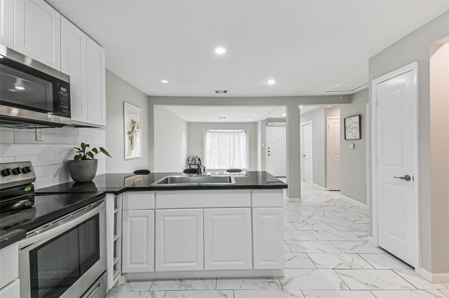 6853 Chasewood Drive, Houston, TX 77489