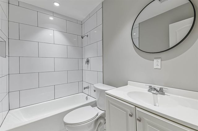 6853 Chasewood Drive, Houston, TX 77489