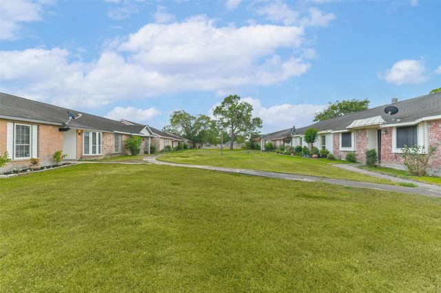 6853 Chasewood Drive, Houston, TX 77489