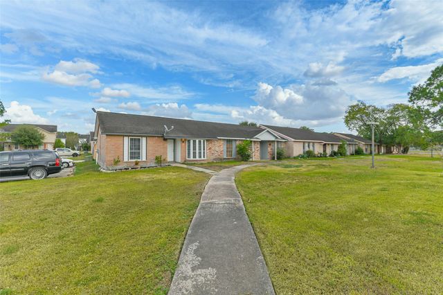 6853 Chasewood Drive, Houston, TX 77489