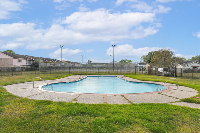 6853 Chasewood Drive, Houston, TX 77489