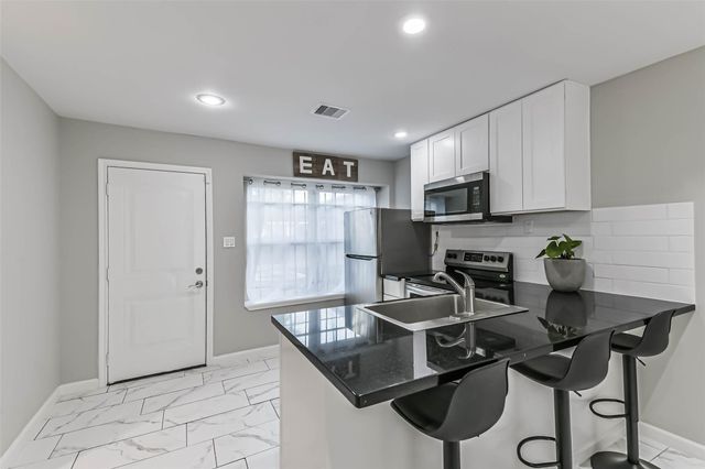 6853 Chasewood Drive, Houston, TX 77489