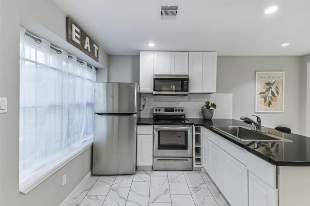 6853 Chasewood Drive, Houston, TX 77489