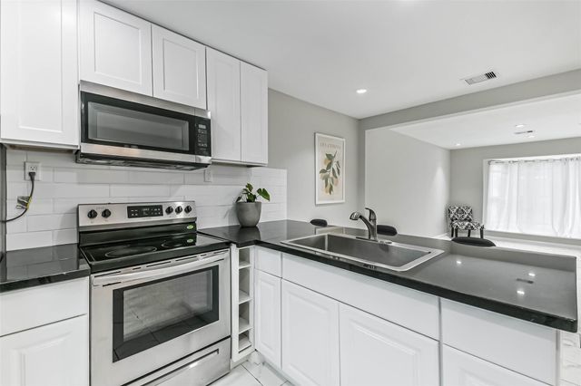 6853 Chasewood Drive, Houston, TX 77489