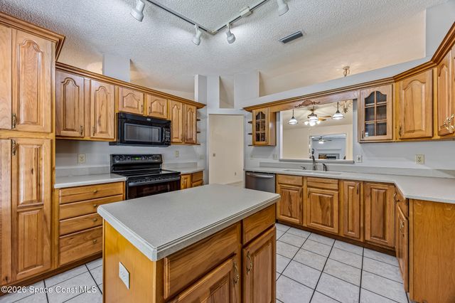 491 Carpenter Avenue NW, Palm Bay, FL 32907