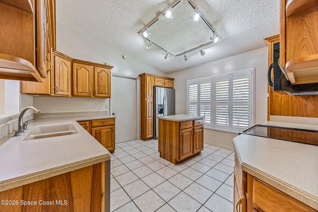 491 Carpenter Avenue NW, Palm Bay, FL 32907