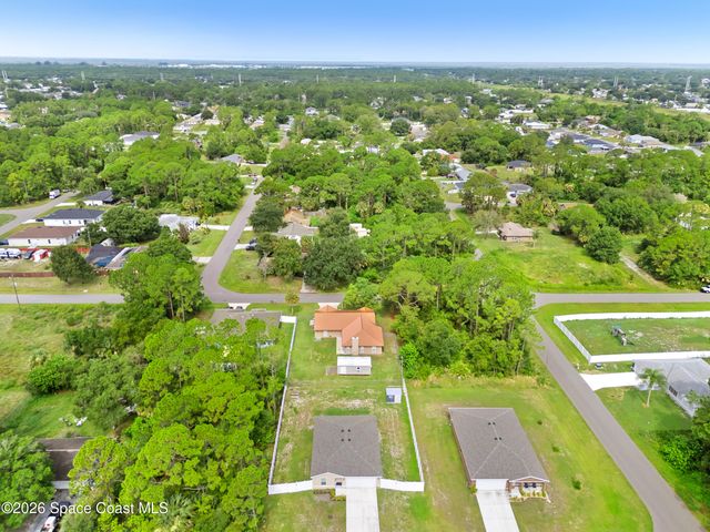 491 Carpenter Avenue NW, Palm Bay, FL 32907