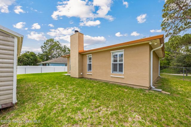 491 Carpenter Avenue NW, Palm Bay, FL 32907