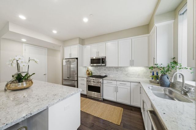 729 Eppleton Lane 303, Foster City, CA 94404