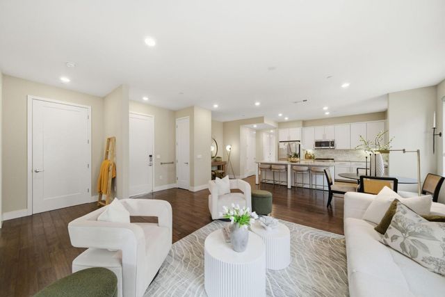 729 Eppleton Lane 303, Foster City, CA 94404