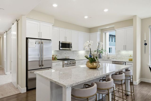 729 Eppleton Lane 303, Foster City, CA 94404