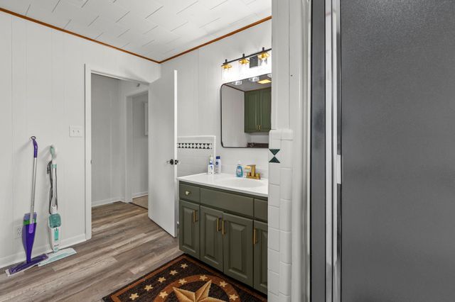 160 Lake Shore DR, Horseshoe Bay, TX 78657