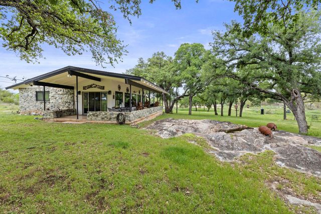160 Lake Shore DR, Horseshoe Bay, TX 78657