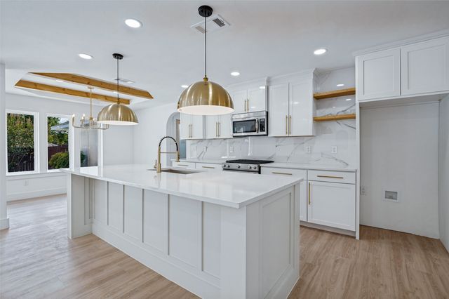 338 Mantlebrook Drive, Desoto, TX 75115