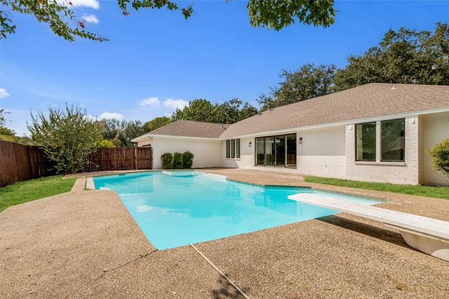 338 Mantlebrook Drive, Desoto, TX 75115