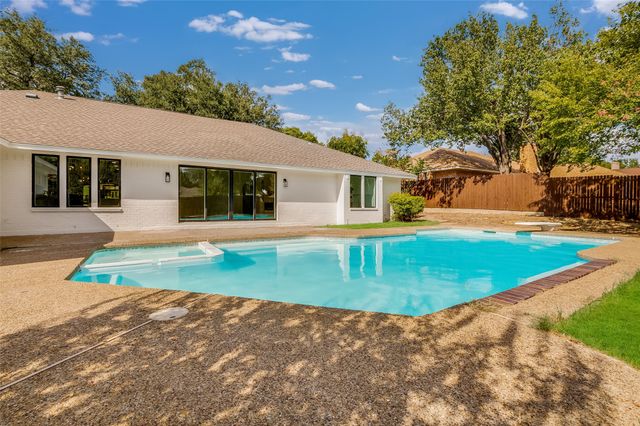 338 Mantlebrook Drive, Desoto, TX 75115