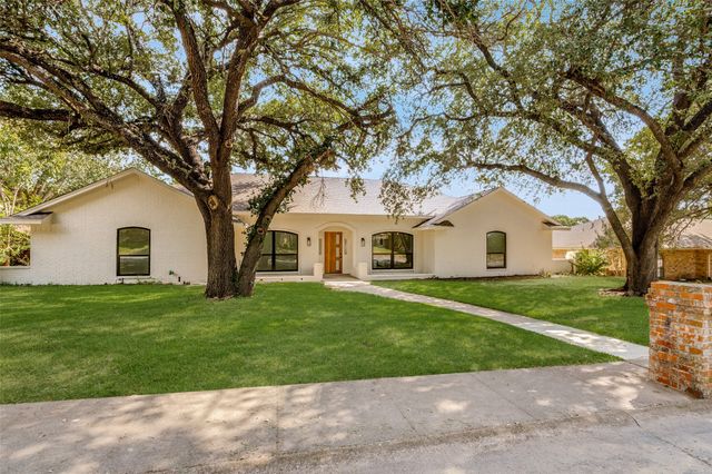 338 Mantlebrook Drive, Desoto, TX 75115