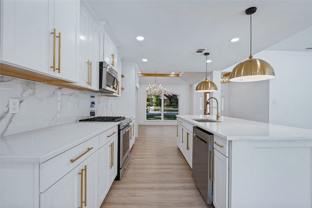 338 Mantlebrook Drive, Desoto, TX 75115