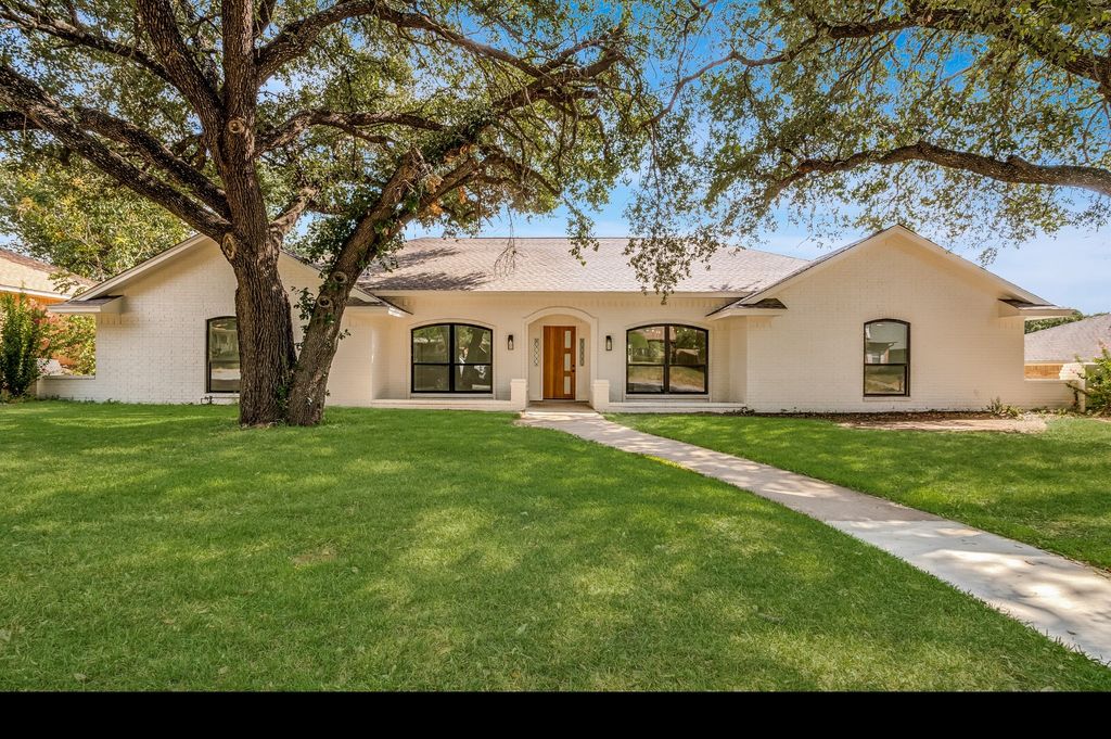 338 Mantlebrook Drive, Desoto, TX 75115
