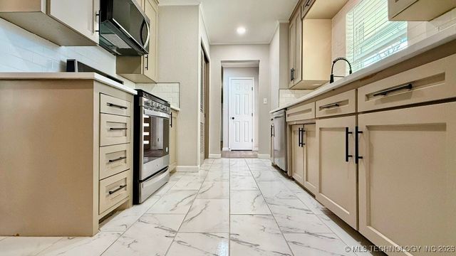 857 N Vancouver Avenue, Tulsa, OK 74127