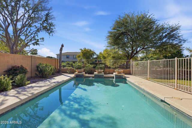 857 E CARLA VISTA Drive, Gilbert, AZ 85295