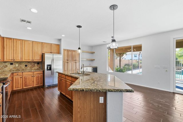 857 E CARLA VISTA Drive, Gilbert, AZ 85295