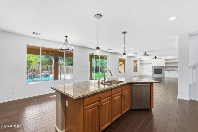 857 E CARLA VISTA Drive, Gilbert, AZ 85295