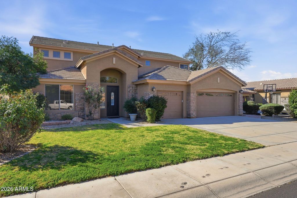 857 E CARLA VISTA Drive, Gilbert, AZ 85295