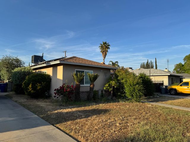 2625 E Michigan Avenue, Fresno, CA 93703