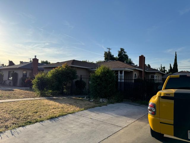2625 E Michigan Avenue, Fresno, CA 93703