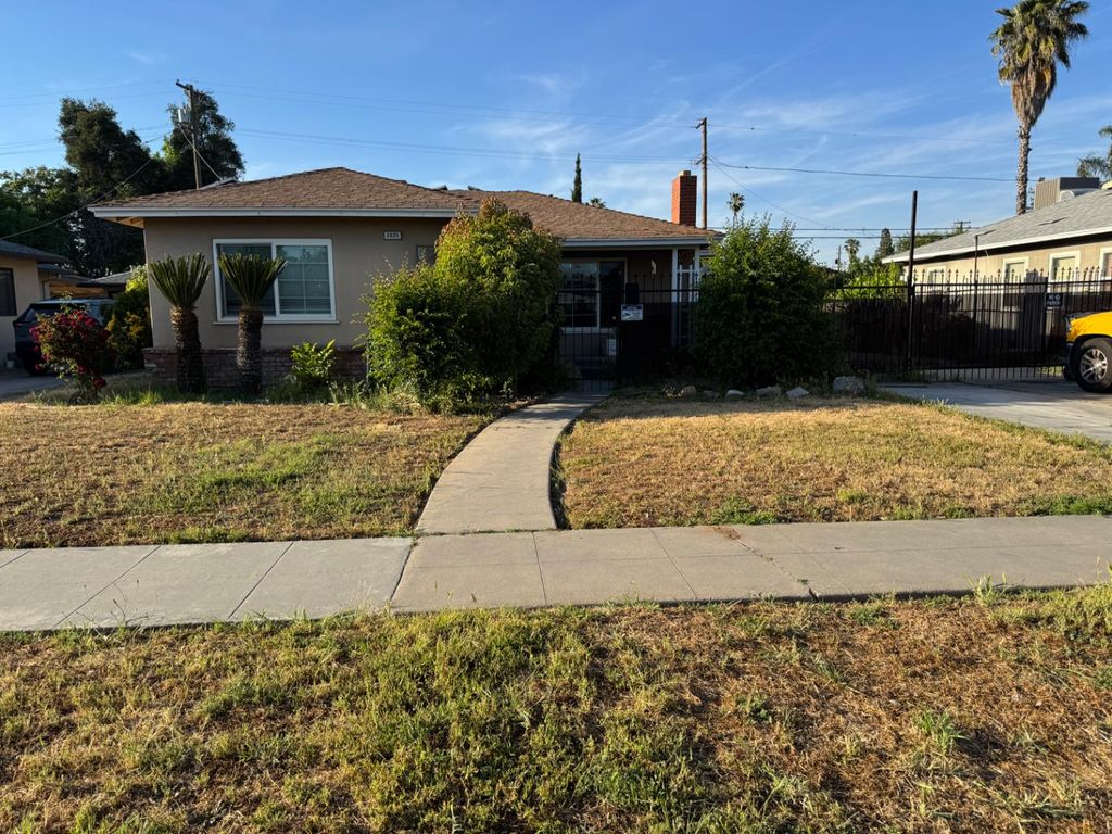 Image 2 of property listing at 2625 E Michigan Avenue, Fresno, CA 93703