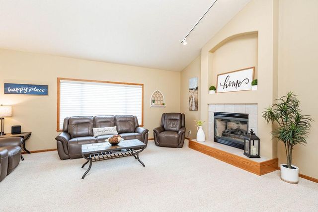134 17th Avenue E, West Fargo, ND 58078