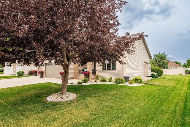 134 17th Avenue E, West Fargo, ND 58078