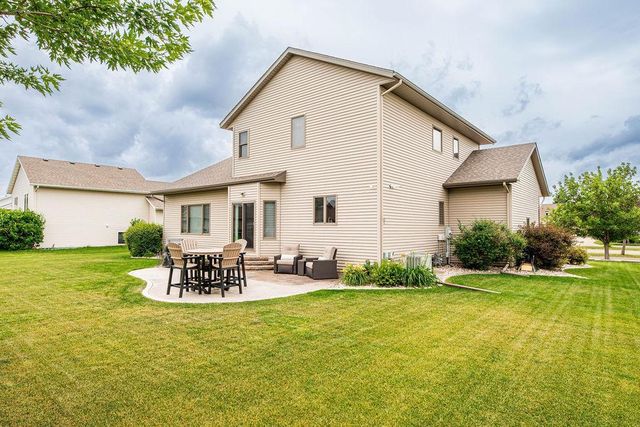 134 17th Avenue E, West Fargo, ND 58078