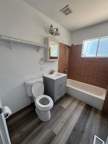 106 W Longview, Stockton, CA 95207